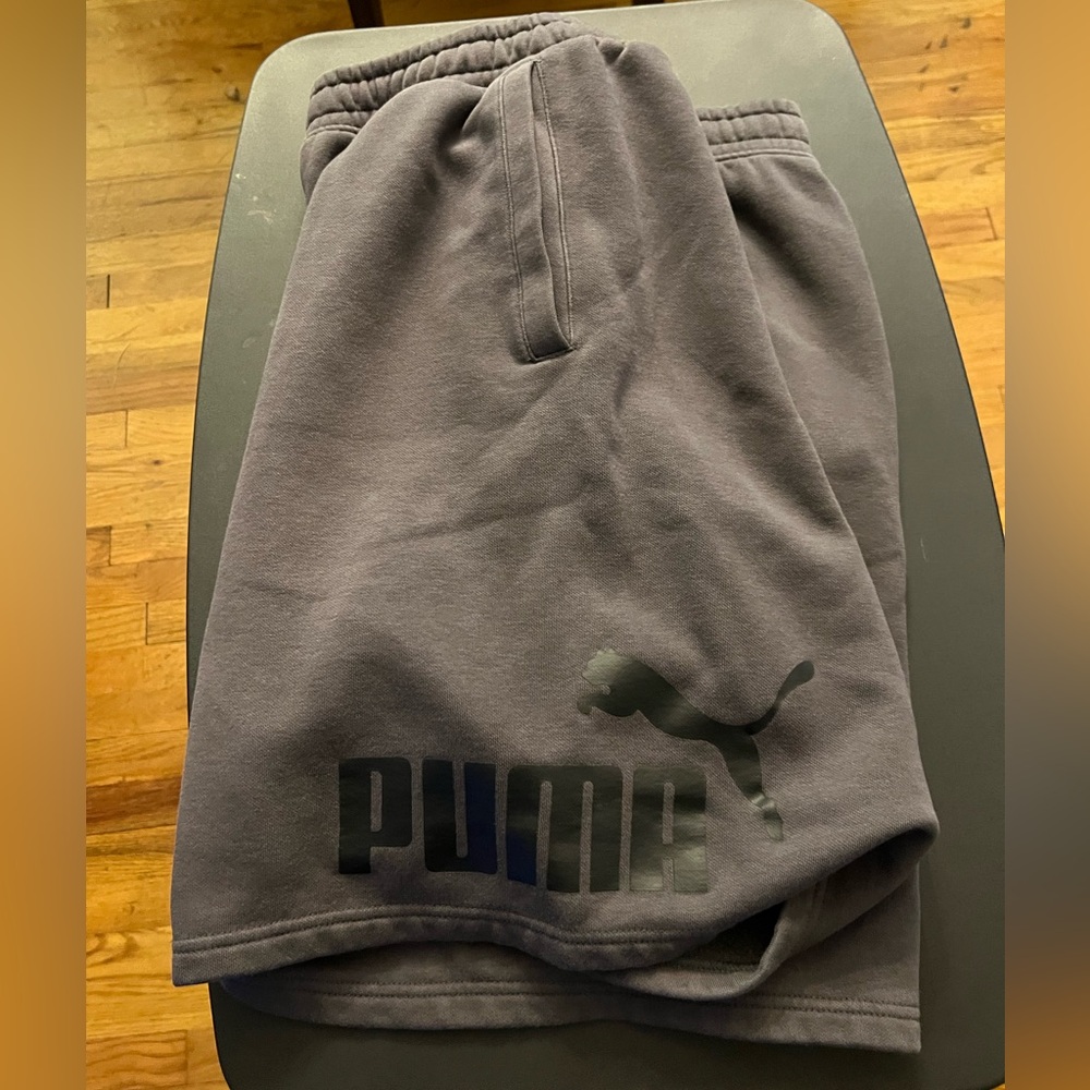 2pairs of shorts